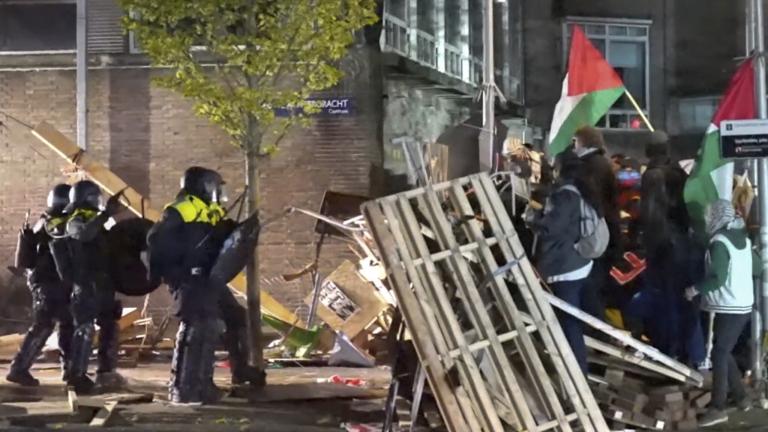 Ολλανδία: Η αστυνομία διέλυσε διαδήλωση φιλοπαλαιστίνιων στο πανεπιστήμιο του Άμστερνταμ – 125 συλλήψεις 