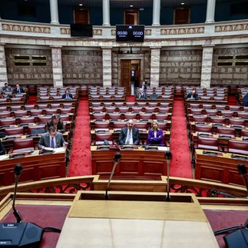  Βουλή - Πρόταση Δυσπιστίας: Στο «κόκκινο» η αντιπαράθεση