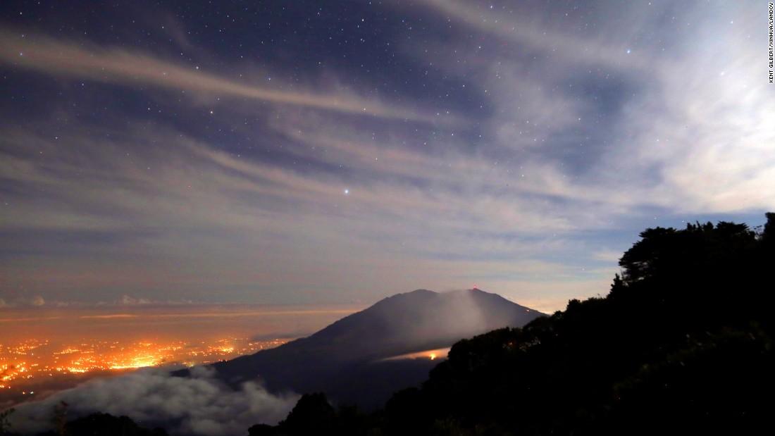 "Ζωντανή" έκρηξη ηφαιστείου στην Κόστα Ρίκα