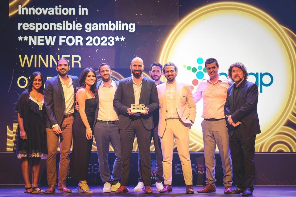  Η ομάδα του ΟΠΑΠ παραλαμβάνει το βραβείο “Innovation in Responsible Gambling” 