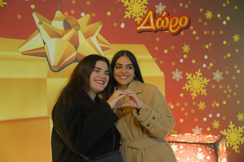  Εορταστικές φωτογραφίες στο photo-booth του ΣΚΡΑΤΣ 