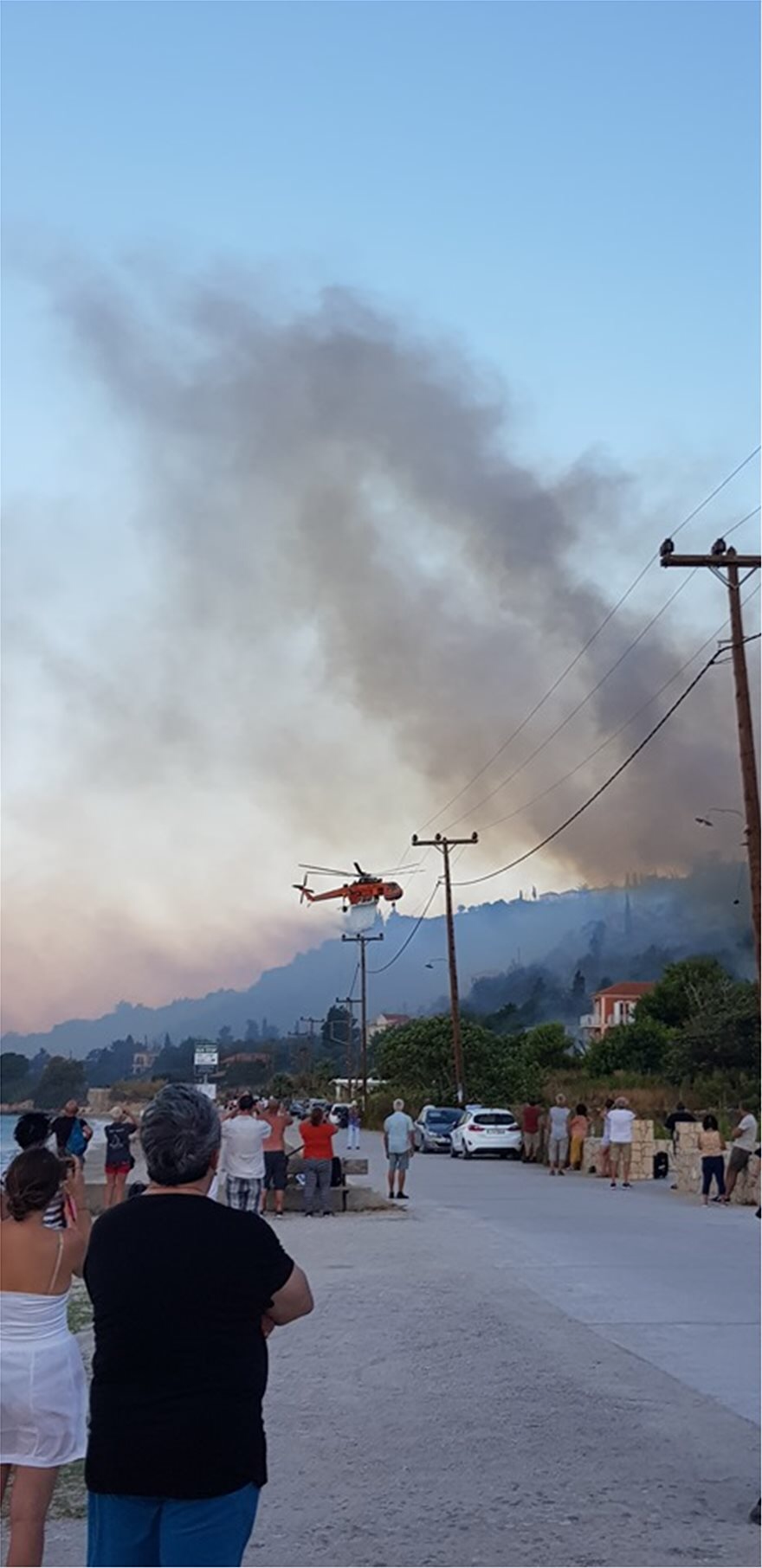 Πυρκαγιά τωρα στην Κεφαλονια - Εκκενώθηκαν ξενοδοχεία και τουριστικά καταλύματα