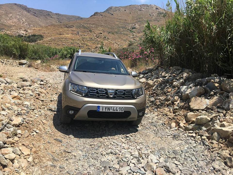 Με το Dacia Duster 4X2 στη Σίφνο και τη Σέριφο