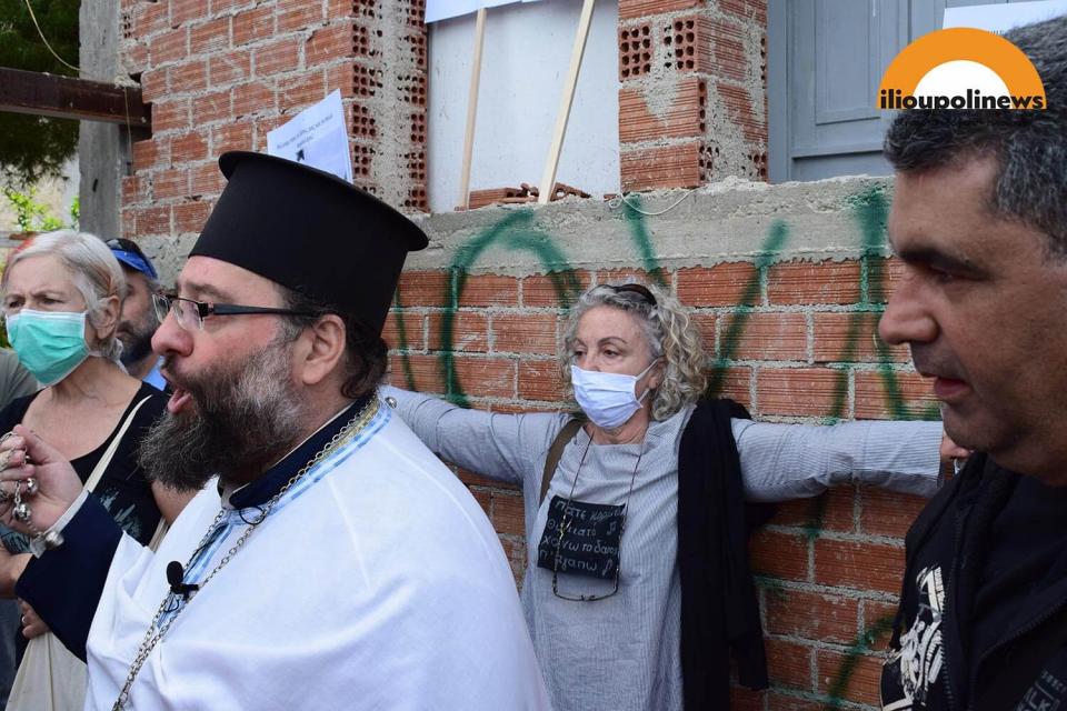 Συμπλοκές έξω από την εκκλησία του Προφήτη Ηλία στην Ηλιούπολη (ΒΙΝΤΕO-ΦΩΤΟ)