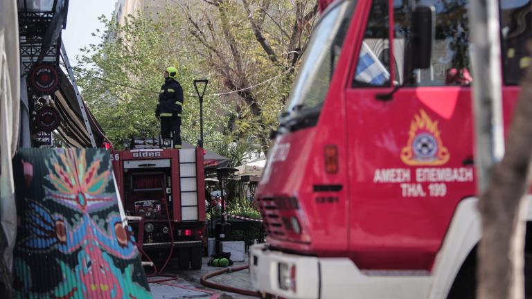 Πυρκαγιά σε εγκαταλελειμμένο κτίριο στο κέντρο της Αθήνας - Ένας νεκρός