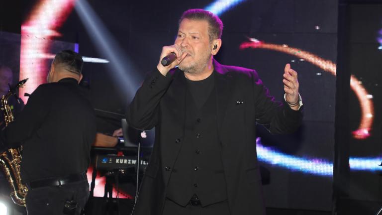 Πέθανε ο τραγουδιστής Χάρης Κωστόπουλος – Έχασε τη μάχη με τον καρκίνο 