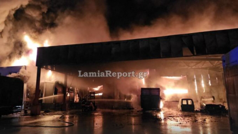 Λαμία: Φωτιά στο εργοστάσιο που ετοίμασε τα σχολικά γεύματα από τα οποία προκλήθηκε μαζική δηλητηρίαση