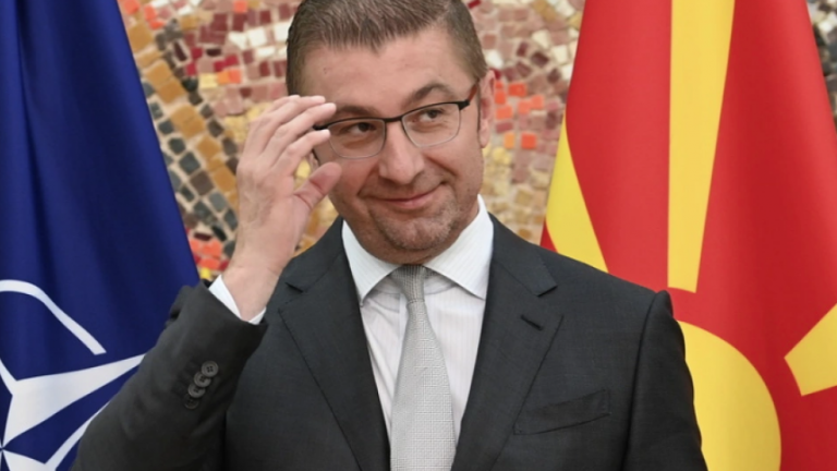 Σκόπια: Ψήφο εμπιστοσύνης αναμένεται να λάβει απόψε ο προκλητικός Μίτσκοσκι 