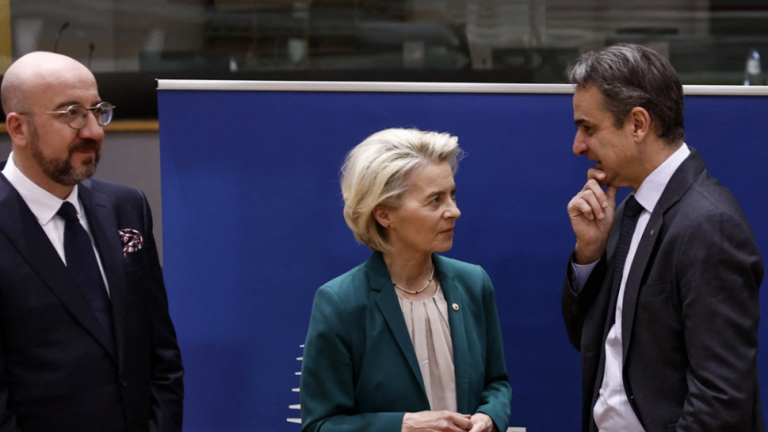 Πως το Politico βλέπει την επανεκλογή της Φον ντερ Λάιεν να δυσκολεύει και πως είχε εμπλέξει το όνομα του Μητσοτάκη στις «ευρωπαϊκές καντρίλιες»