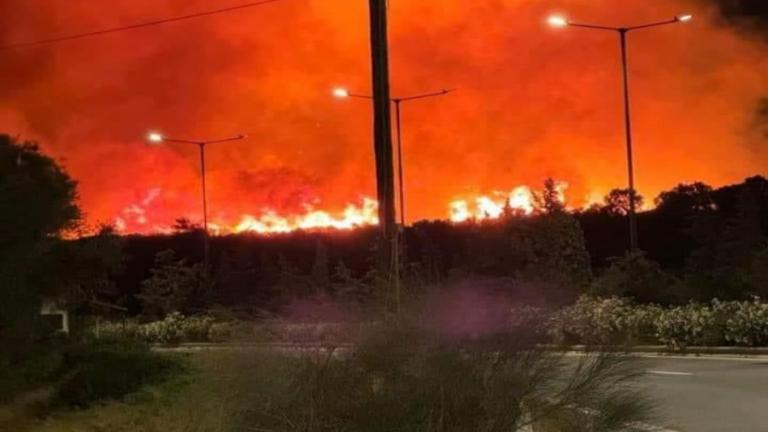 Μεγάλη φωτιά στην Κερατέα — Ισχυρές δυνάμεις της Πυροσβεστικής στο σημείο 