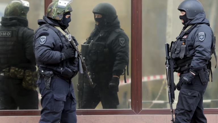 Ρωσία: Επίθεση ενόπλων σε συναγωγή στην πόλη Ντέρμπεντ – Ένας αστυνομικός νεκρός