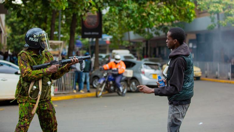 Κένυα: Ένας νεκρός, πάνω από 200 τραυματίες σε διαδηλώσεις κατά των κυβερνητικών σχεδίων για την επιβολή νέων φόρων