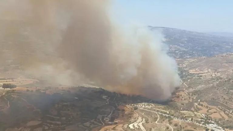 Κύπρος: Ανεξέλεγκτη η μεγάλη πυρκαγιά – Εκκενώσεις χωριών και βοήθεια από την Ιορδανία