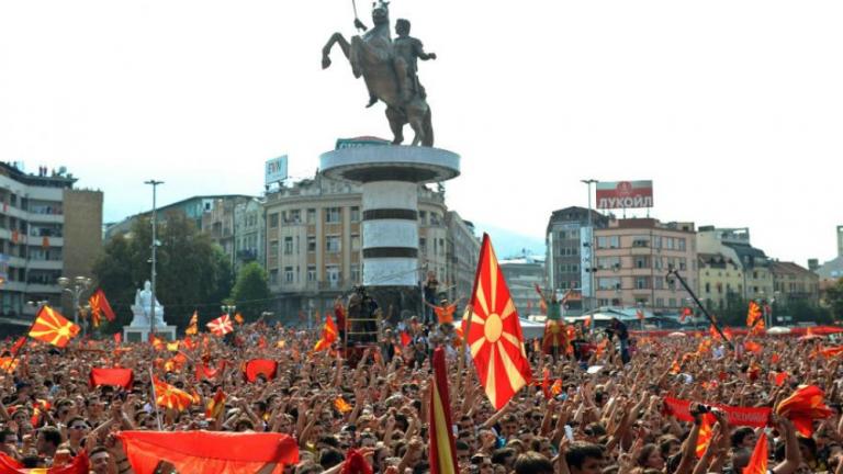 New York Times: Το ταυτοτικό δράμα της Βόρειας Μακεδονίας — Κράτος 33 ετών που τιμά ως ήρωες Έλληνες και Βούλγαρους