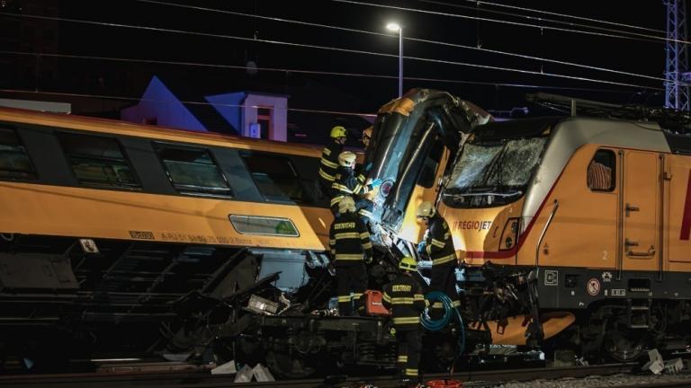 Τσεχία: 4 νεκροί και 26 τραυματίες από σύγκρουση τρένων έξω από την Πράγα
