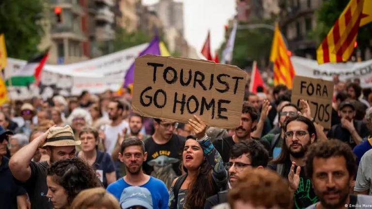Βαρκελώνη: Η «τουριστική βιομηχανία» στο στόχαστρο