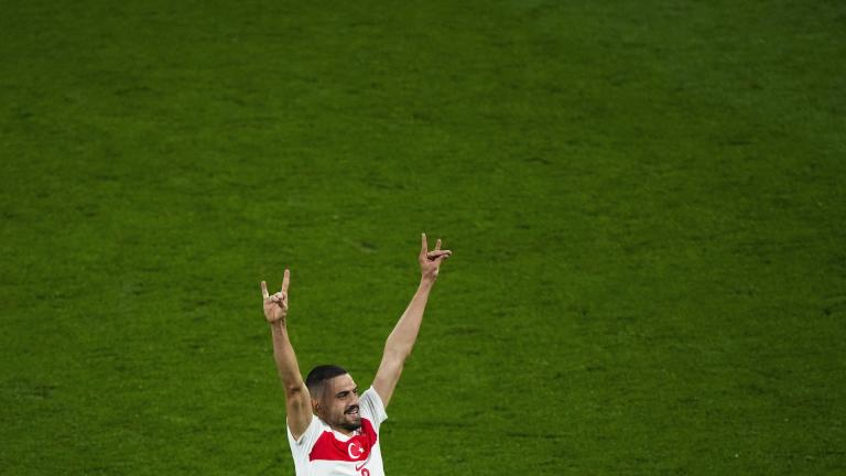 Γερμανία: Ο Τούρκος ποδοσφαιριστής Μερίχ Ντεμιράλ πανηγύρισε γκολ με το σήμα των Γκρίζων Λύκων