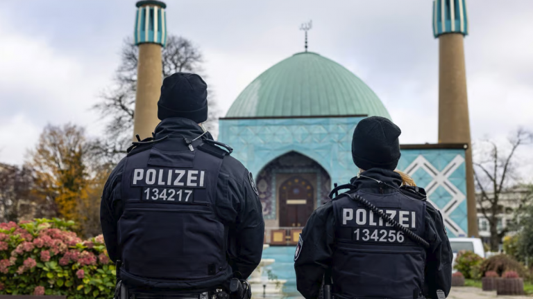 Γερμανία: Εκτός νόμου το Ισλαμικό Κέντρο του Αμβούργου — Λουκέτο στο «Μπλε Τζαμί»