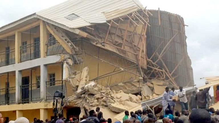 Νιγηρία: Τουλάχιστον επτά νεκροί από κατάρρευση σχολείου — Παιδιά παραμένουν εγκλωβισμένα στα ερείπια
