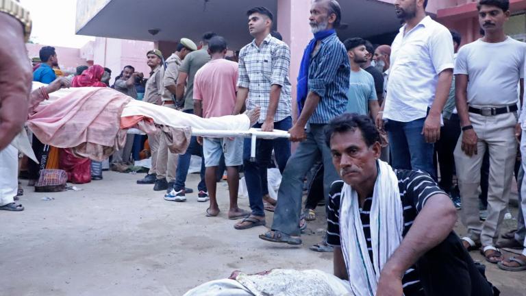 Ινδία: Στους 121 αυξήθηκε ο απολογισμός των νεκρών από το ποδοπάτημα σε θρησκευτική συνάθροιση Ινδουιστών