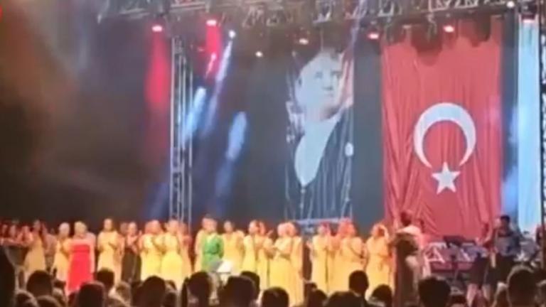 Τουρκία: Αντιδράσεις για την ακύρωση συναυλίας της Δέσποινας Βανδή — Ζήτησε να κατέβουν αφίσες του Κεμάλ