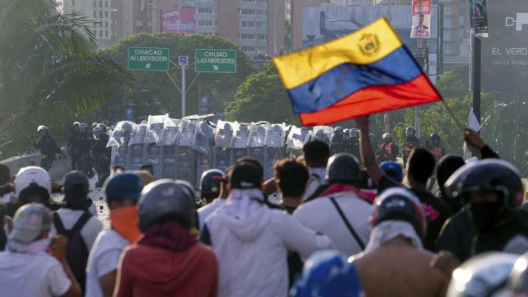Βενεζουέλα: Τουλάχιστον ένας νεκρός στις διαδηλώσεις κατά της επανεκλογής Μαδούρο - Δεν αποδέχεται το αποτέλεσμα η αντιπολίτευση