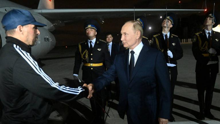 Ανταλλαγή κρατούμενων μεταξύ ΗΠΑ και Ρωσίας — Ποια τα κέρδη για τον Πούτιν