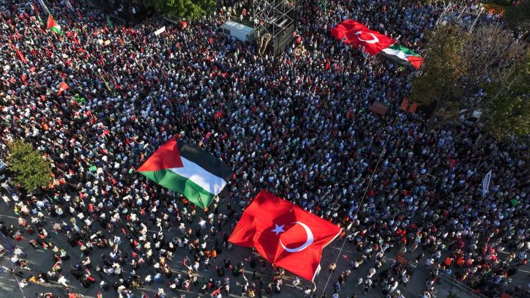Τουρκία: Συλλαλητήριο στην πλατεία της Αγίας Σοφίας υπέρ των Παλαιστινίων – Συμμετείχαν ο γιoς και η κόρη του Τ. Ερντογάν