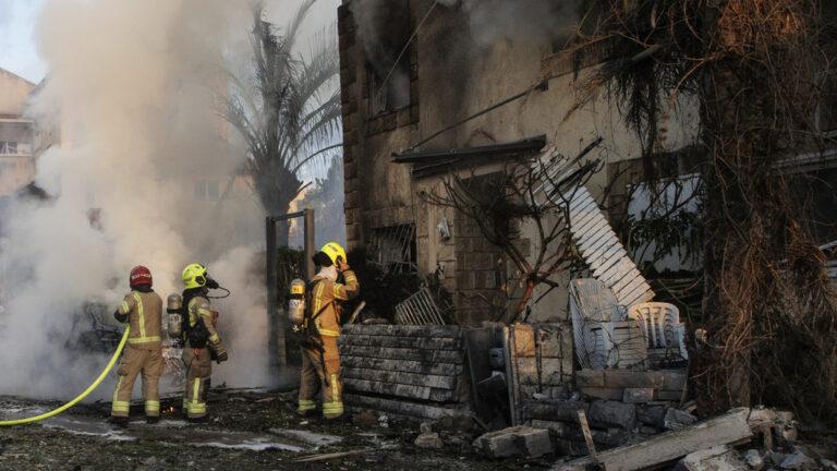 Ισραήλ: 50 πύραυλοι από το Λίβανο έπληξαν κτήρια στο Kiryat Shmona