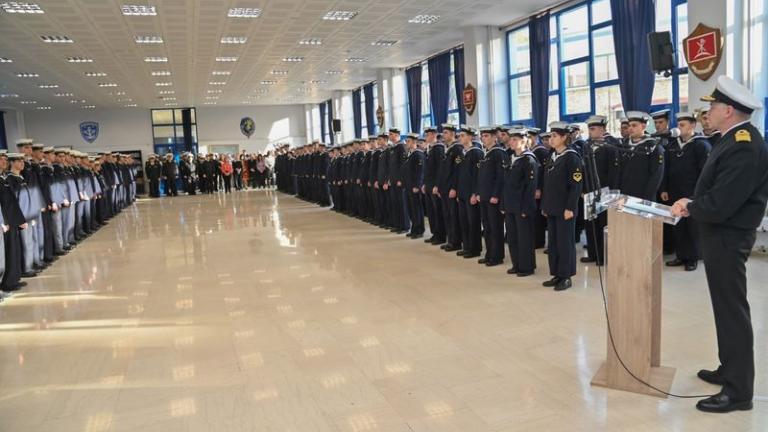 Ν. Δένδιας: Ανταλλαγή ναυτικών ευχών πάνω στη Φ/Γ «ΨΑΡΑ», με τους Αρχηγούς ΓΕΕΘΑ, ΓΕΝ και το πλήρωμα του σκάφους