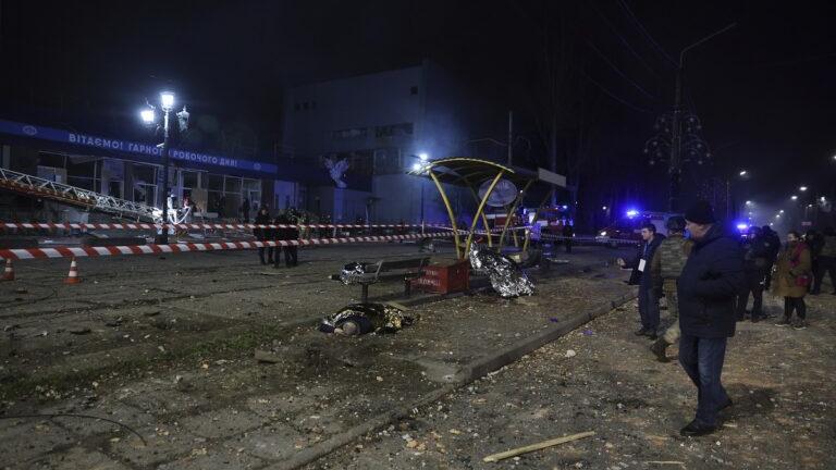 Ρωσικό πλήγμα στη Ζαπορίζια: Τουλάχιστον 13 νεκροί και 30 τραυματίες