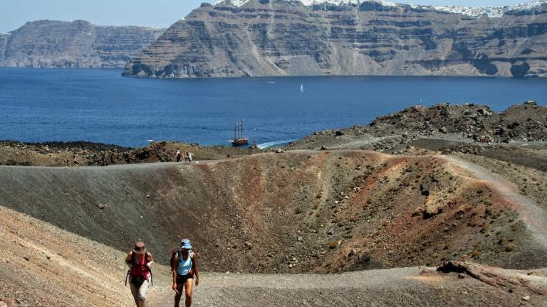 Αλλεπάλληλοι μικροσεισμοί σε Σαντορίνη και Αμοργό - Προβληματισμός για τη δραστηριότητα του ηφαιστείου