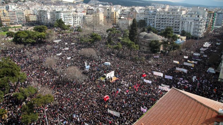 Δύο χρόνια από την τραγωδία των Τεμπών: Πρωτοφανής συγκέντρωση στη Θεσσαλονίκη - Μικροεπεισόδια στον ΟΣΕ