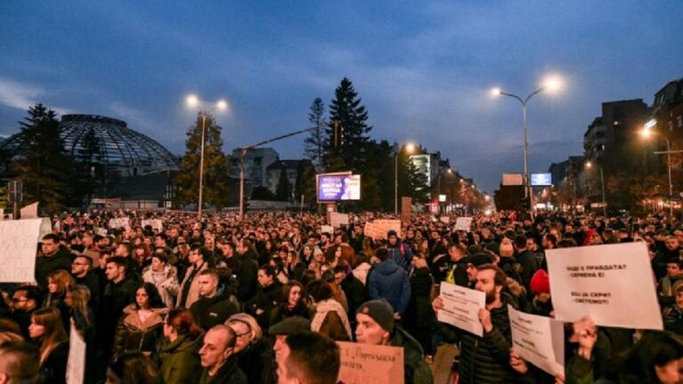 Σκόπια: Χιλιάδες διαδήλωσαν για δεύτερη φορά μέσα σε λίγες ημέρες για τη διαφθορά στη χώρα