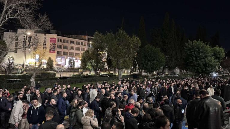 Διαμαρτυρία στο ραδιομέγαρο της ΕΡΤ για τα Τέμπη