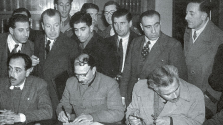 12 Φεβρουαρίου 1945: Υπογράφτηκε η Συμφωνία της Βάρκιζας, με την οποία λήγει τυπικώς η Μάχη των Αθηνών (1944) και ξεκινά ουσιαστικώς ο «τρίτος γύρος» του Ελληνικού Εμφυλίου (1946-49) 