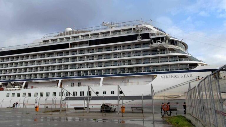 Το κρουαζιερόπλοιο Viking Star με 893 επιβάτες έδεσε στη Σούδα αντί για το λιμάνι της Σαντορίνης