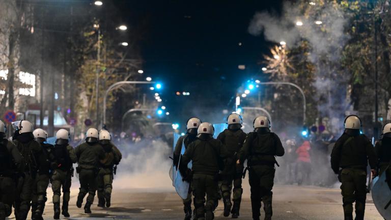 Συγκέντρωση για τα Τέμπη στο Σύνταγμα — Επεισόδια μεταξύ διαλωτών και αστυνομίας 