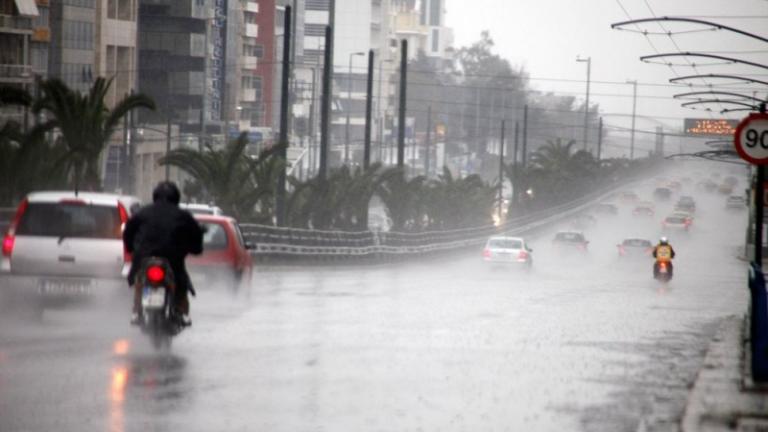 ΚΑΙΡΟΣ: Βροχές καταιγίδες και πτώση της θερμοκρασίας σε όλη τη χώρα